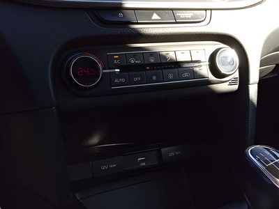 Kia XCeed 1.5 MHEV iMT Drive 118 kW (160 CV) 17 Kia XCeed 1.5 MHEV iMT Drive 118 kW (160 CV) 17