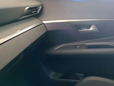 Peugeot 3008 Hybrid 225 Allure e-EAT8 165 kW (225 CV) 18 Peugeot 3008 Hybrid 225 Allure e-EAT8 165 kW (225 CV) 18