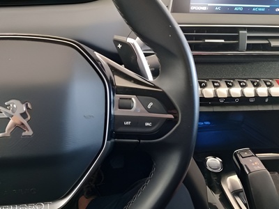 Peugeot 3008 Hybrid 225 Allure e-EAT8 165 kW (225 CV) 19 Peugeot 3008 Hybrid 225 Allure e-EAT8 165 kW (225 CV) 19