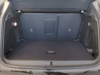 Peugeot 3008 BlueHDi 130 S&S Allure Pack EAT8 96 kW (130 CV) 17 Peugeot 3008 BlueHDi 130 S&S Allure Pack EAT8 96 kW (130 CV) 17