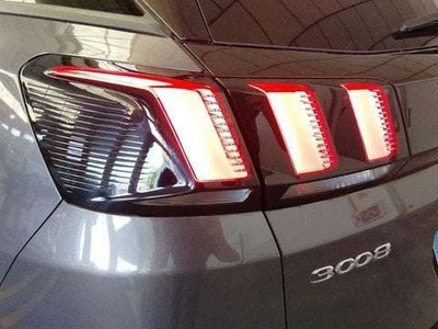 Peugeot 3008 BlueHDi 130 S&S Allure Pack EAT8 96 kW (130 CV) 7 Peugeot 3008 BlueHDi 130 S&S Allure Pack EAT8 96 kW (130 CV) 7