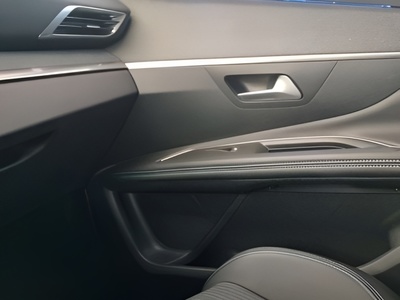 Peugeot 3008 BlueHDi 130 S&S Allure Pack EAT8 96 kW (130 CV) 9 Peugeot 3008 BlueHDi 130 S&S Allure Pack EAT8 96 kW (130 CV) 9