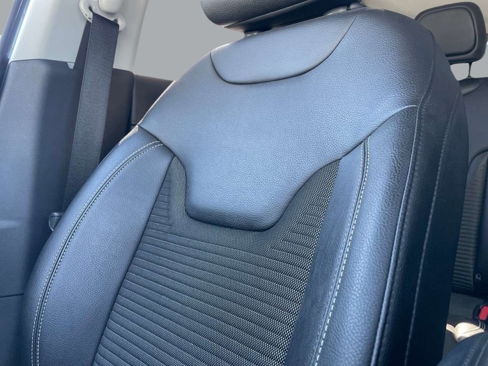 Jeep Compass 1.6 Multijet Longitude 4x2 96 kW (130 CV) Vehículo usado en Sevilla Jeep Compass 1.6 Multijet Longitude 4x2 96 kW (130 CV) Vehículo usado en Sevilla