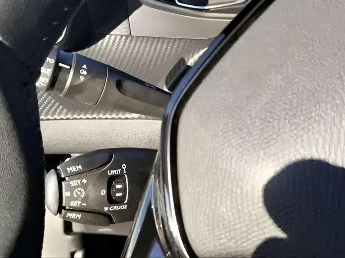 Peugeot 2008 Puretech 100 S&S Active Pack 75 kW (100 CV) Vehículo usado en Sevilla Peugeot 2008 Puretech 100 S&S Active Pack 75 kW (100 CV) Vehículo usado en Sevilla