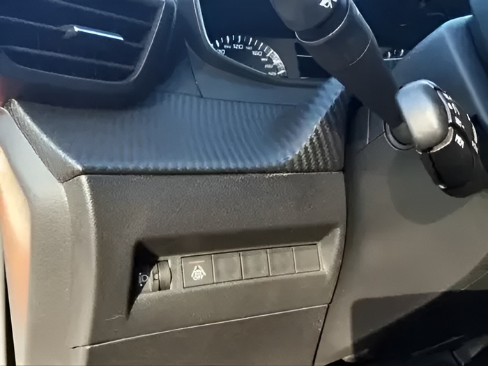 Peugeot 2008 Puretech 100 S&S Active Pack 75 kW (100 CV) Vehículo usado en Sevilla Peugeot 2008 Puretech 100 S&S Active Pack 75 kW (100 CV) Vehículo usado en Sevilla