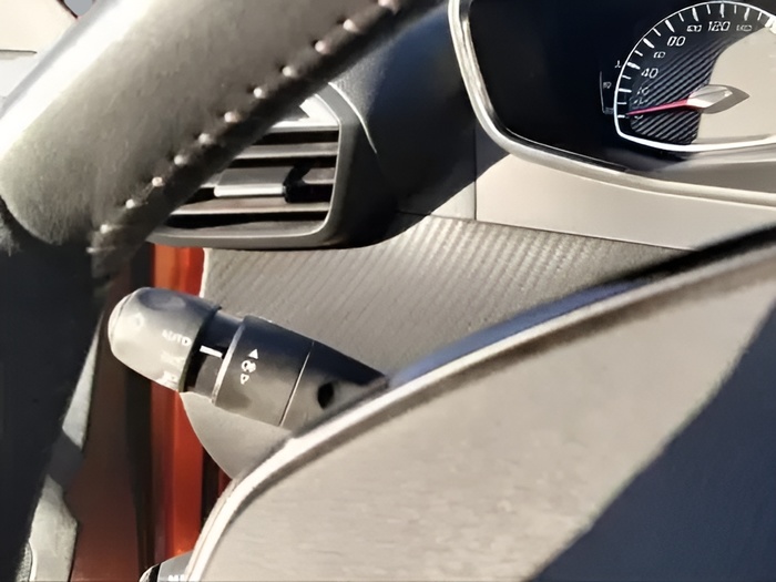 Peugeot 2008 Puretech 100 S&S Active Pack 75 kW (100 CV) Vehículo usado en Sevilla Peugeot 2008 Puretech 100 S&S Active Pack 75 kW (100 CV) Vehículo usado en Sevilla