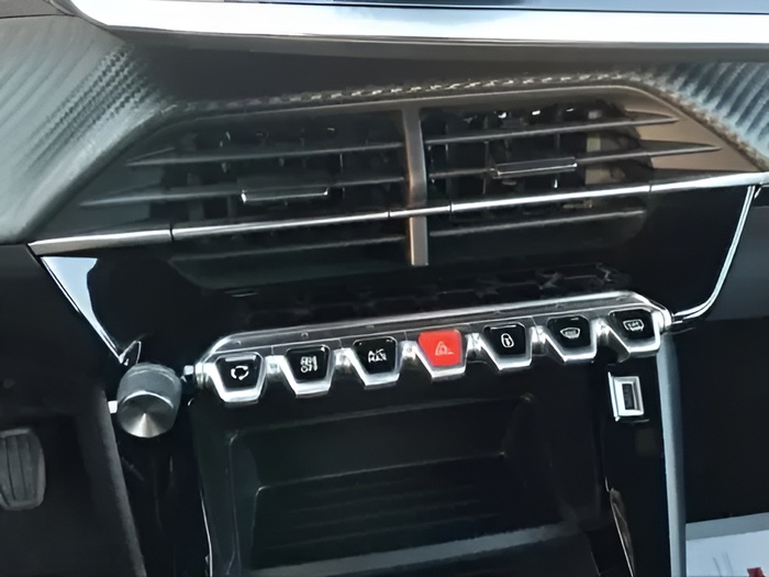 Peugeot 2008 Puretech 100 S&S Active Pack 75 kW (100 CV) Vehículo usado en Sevilla Peugeot 2008 Puretech 100 S&S Active Pack 75 kW (100 CV) Vehículo usado en Sevilla