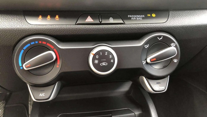 Kia Stonic 1.2 DPi Concept 62 kW (84 CV) Vehículo usado en Sevilla Kia Stonic 1.2 DPi Concept 62 kW (84 CV) Vehículo usado en Sevilla