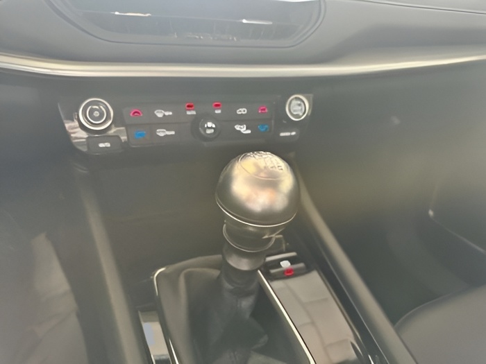 Jeep Compass 1.3 Gse Limited 4x2 FWD 96 kW (130 CV) Vehículo usado en Sevilla Jeep Compass 1.3 Gse Limited 4x2 FWD 96 kW (130 CV) Vehículo usado en Sevilla