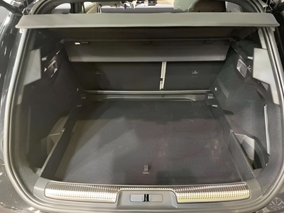 DS DS7 Crossback BlueHDi 130 Opera Auto 96 kW (130 CV) 7 DS DS7 Crossback BlueHDi 130 Opera Auto 96 kW (130 CV) 7