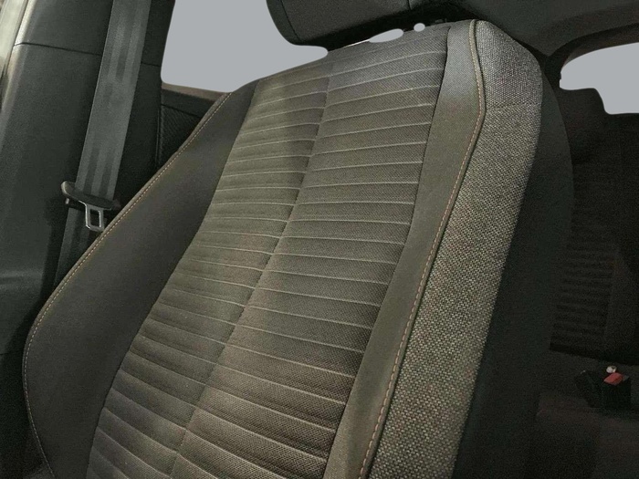 Peugeot 2008 BlueHDi 110 S&S Active Pack 81 kW (110 CV) Vehículo usado en Sevilla Peugeot 2008 BlueHDi 110 S&S Active Pack 81 kW (110 CV) Vehículo usado en Sevilla