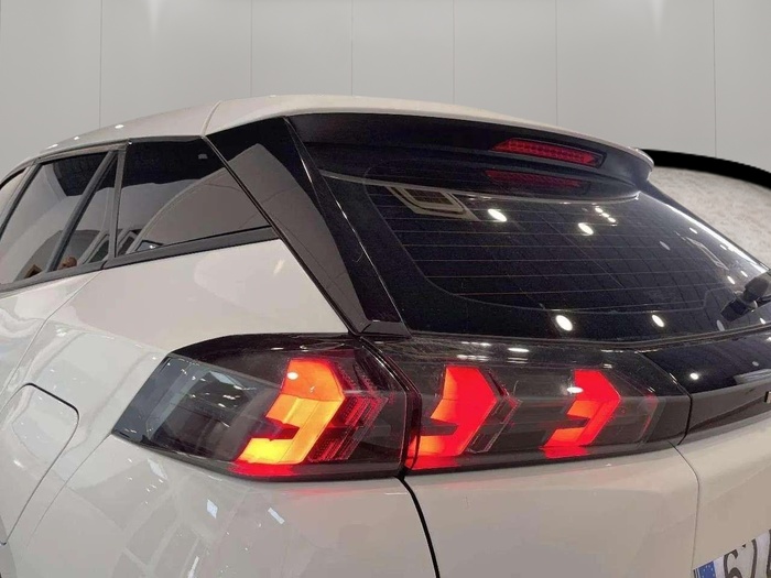 Peugeot 2008 BlueHDi 110 S&S Active Pack 81 kW (110 CV) Vehículo usado en Sevilla Peugeot 2008 BlueHDi 110 S&S Active Pack 81 kW (110 CV) Vehículo usado en Sevilla