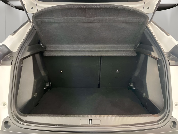 Peugeot 2008 BlueHDi 110 S&S Active Pack 81 kW (110 CV) Vehículo usado en Sevilla Peugeot 2008 BlueHDi 110 S&S Active Pack 81 kW (110 CV) Vehículo usado en Sevilla