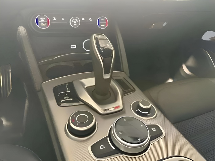 Alfa Romeo Stelvio 2.2 Diésel Sprint+ Q4 140 kW (190 CV) Vehículo usado en Sevilla Alfa Romeo Stelvio 2.2 Diésel Sprint+ Q4 140 kW (190 CV) Vehículo usado en Sevilla