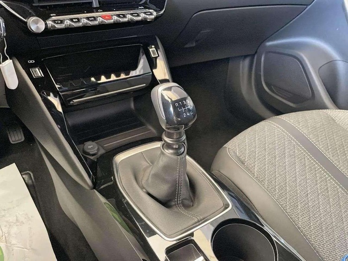 Peugeot 2008 PureTech 100 S&S Allure 75 kW (100 CV) Vehículo usado en Sevilla Peugeot 2008 PureTech 100 S&S Allure 75 kW (100 CV) Vehículo usado en Sevilla