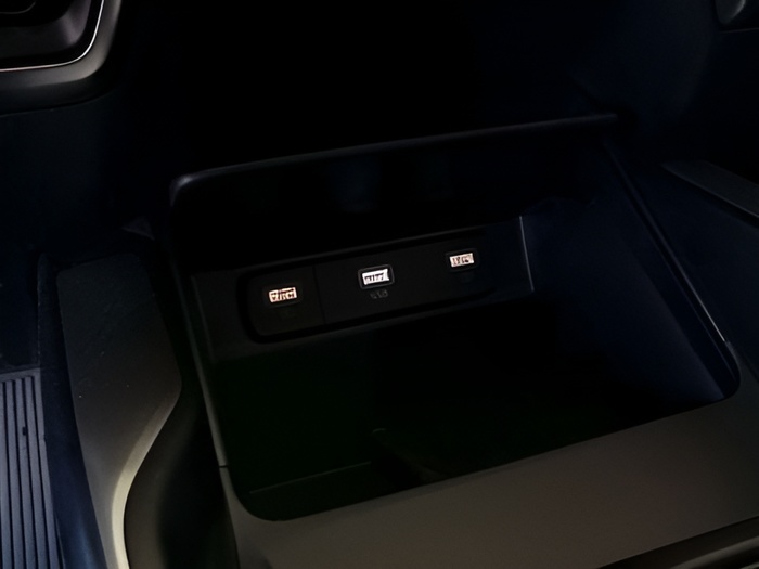 Kia Sorento 1.6 T-GDi PHEV Drive 4x4 195 kW (265 CV) Vehículo usado en Sevilla Kia Sorento 1.6 T-GDi PHEV Drive 4x4 195 kW (265 CV) Vehículo usado en Sevilla