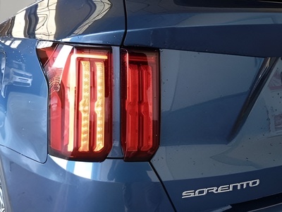 Kia Sorento 1.6 T-GDi PHEV Drive 4x4 195 kW (265 CV) 9 Kia Sorento 1.6 T-GDi PHEV Drive 4x4 195 kW (265 CV) 9