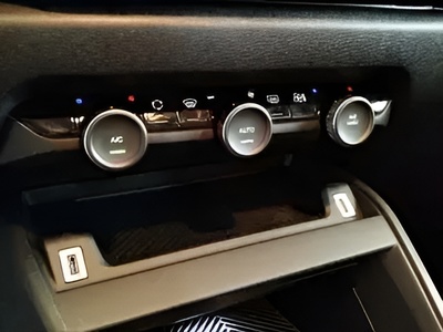 Citroen C4 Hybrid 145 Business Edition e-DCS6 107 kW (145 CV) 16 Citroen C4 Hybrid 145 Business Edition e-DCS6 107 kW (145 CV) 16