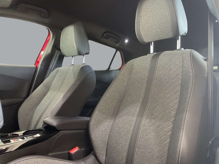 Peugeot 2008 PureTech 100 S&S Allure 75 kW (100 CV) Vehículo usado en Sevilla Peugeot 2008 PureTech 100 S&S Allure 75 kW (100 CV) Vehículo usado en Sevilla