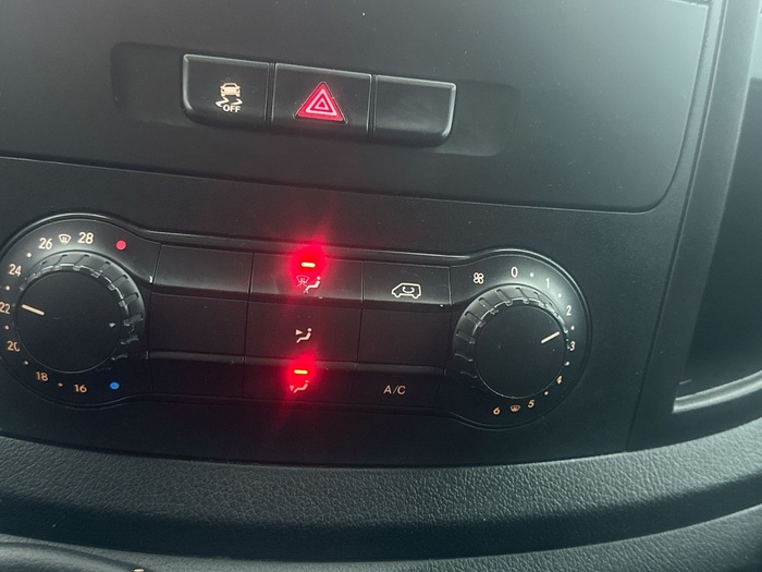 Mercedes-Benz Vito Furgon 114 CDI Larga 100 kW (136 CV) Vehículo usado en Sevilla Mercedes-Benz Vito Furgon 114 CDI Larga 100 kW (136 CV) Vehículo usado en Sevilla