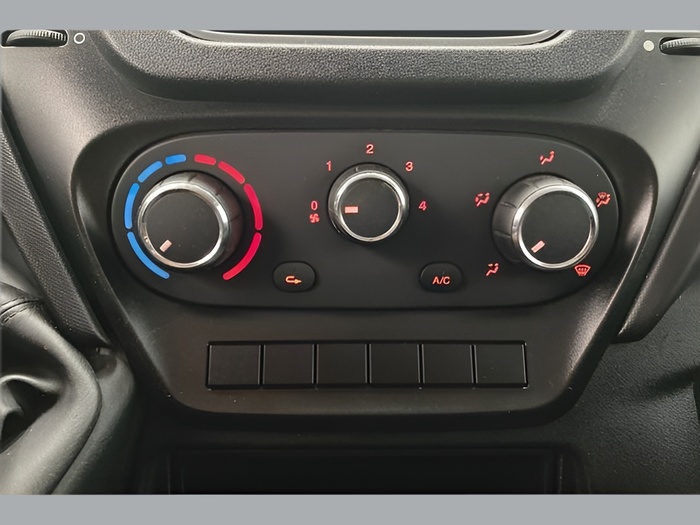 Iveco Daily Furgon 2.3 TD 35S 16 V 4100/H2 115 kW (156 CV) Vehículo usado en Sevilla Iveco Daily Furgon 2.3 TD 35S 16 V 4100/H2 115 kW (156 CV) Vehículo usado en Sevilla