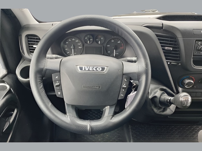 Iveco Daily Furgon 2.3 TD 35S 16 V 4100/H2 115 kW (156 CV) Vehículo usado en Sevilla Iveco Daily Furgon 2.3 TD 35S 16 V 4100/H2 115 kW (156 CV) Vehículo usado en Sevilla