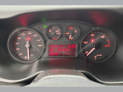 Iveco Daily Furgon 2.3 TD 35S 16 V 4100/H2 115 kW (156 CV) 12 Iveco Daily Furgon 2.3 TD 35S 16 V 4100/H2 115 kW (156 CV) 12