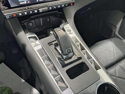 DS DS7 Crossback BlueHDi 130 So Chic Auto 96 kW (130 CV) 9 DS DS7 Crossback BlueHDi 130 So Chic Auto 96 kW (130 CV) 9