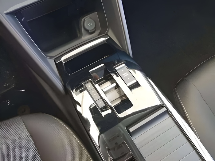 Citroen ë-C4 X 50KWh eléctrico Shine 100 kW (136 CV) Vehículo usado en Sevilla Citroen ë-C4 X 50KWh eléctrico Shine 100 kW (136 CV) Vehículo usado en Sevilla