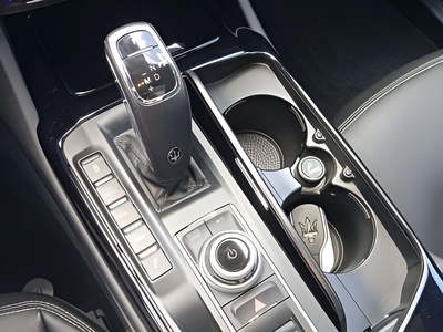 Maserati Levante 2.0 Executive L4 Hybrid-Gasolina AWD 243 kW (330 CV) 20 Maserati Levante 2.0 Executive L4 Hybrid-Gasolina AWD 243 kW (330 CV) 20