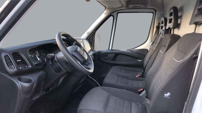 Iveco Daily Furgon 35S 16H V 3520/H3 115 kW (156 CV) Vehículo usado en Sevilla Iveco Daily Furgon 35S 16H V 3520/H3 115 kW (156 CV) Vehículo usado en Sevilla