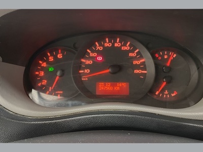 Renault Master Furgon dCi 110 L2H2 3300 81 kW (110 CV) 19 Renault Master Furgon dCi 110 L2H2 3300 81 kW (110 CV) 19
