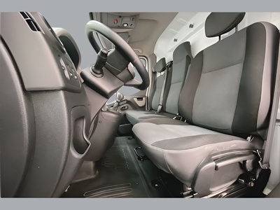 Renault Master Furgon dCi 110 L2H2 3300 81 kW (110 CV) 18 Renault Master Furgon dCi 110 L2H2 3300 81 kW (110 CV) 18