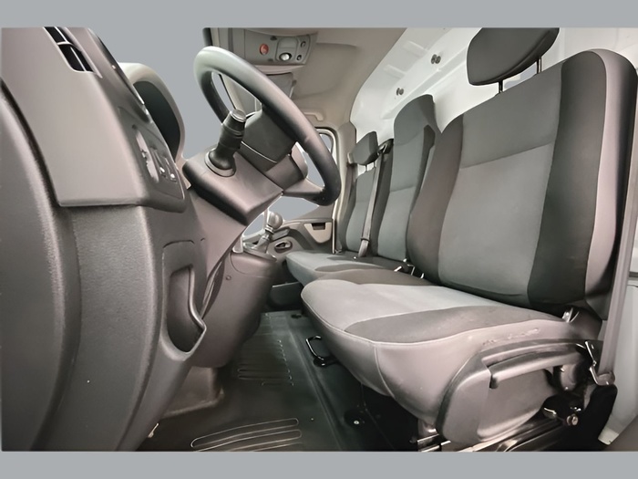 Renault Master Furgon dCi 110 L2H2 3300 81 kW (110 CV) Vehículo usado en Sevilla Renault Master Furgon dCi 110 L2H2 3300 81 kW (110 CV) Vehículo usado en Sevilla