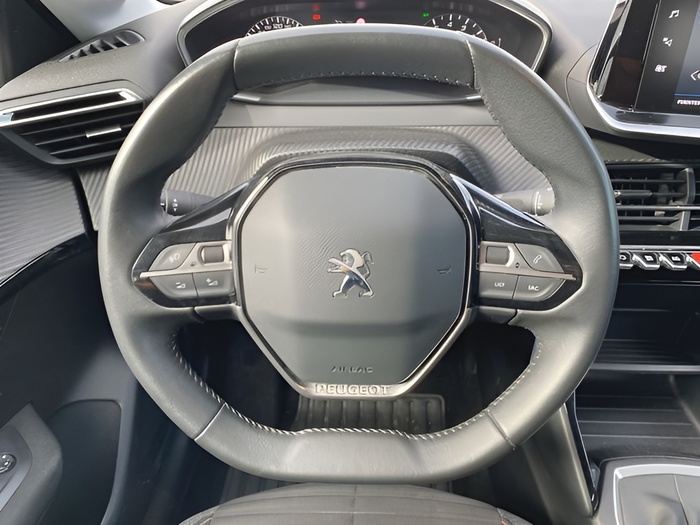 Peugeot 208 PureTech 100 Active Pack 75 kW (100 CV) Vehículo usado en Sevilla Peugeot 208 PureTech 100 Active Pack 75 kW (100 CV) Vehículo usado en Sevilla