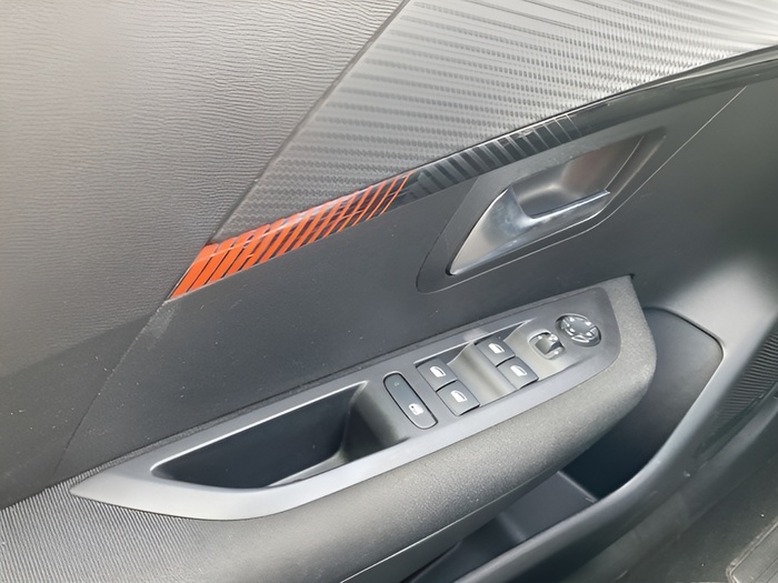 Peugeot 208 PureTech 100 Active Pack 75 kW (100 CV) Vehículo usado en Sevilla Peugeot 208 PureTech 100 Active Pack 75 kW (100 CV) Vehículo usado en Sevilla