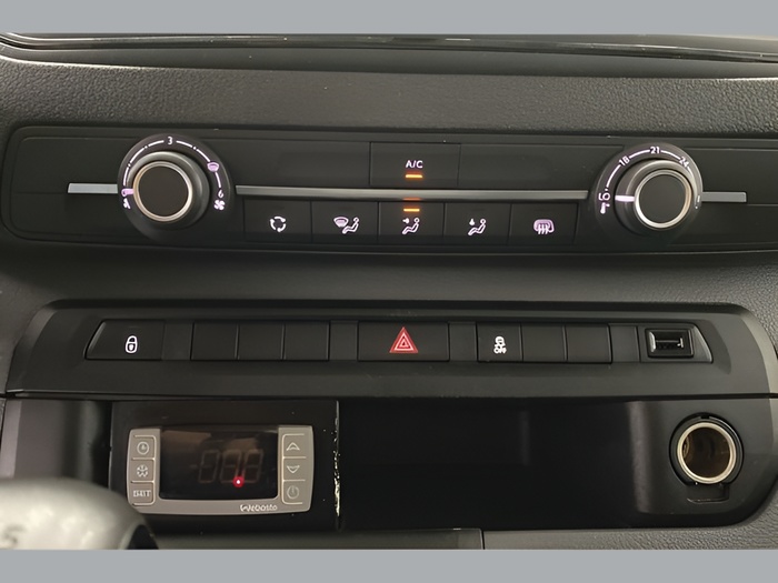 Citroen Jumpy Carozado Caja Cerrada Isotermo Talla M Control BlueHDi 90 kW (122 CV) Vehículo usado en Sevilla Citroen Jumpy Carozado Caja Cerrada Isotermo Talla M Control BlueHDi 90 kW (122 CV) Vehículo usado en Sevilla