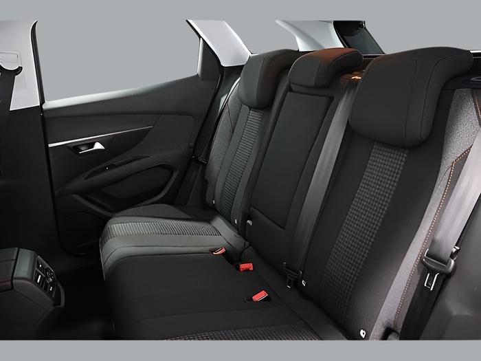 Peugeot 3008 PureTech 130 S&S Active 96 kW (130 CV) Vehículo usado en Sevilla Peugeot 3008 PureTech 130 S&S Active 96 kW (130 CV) Vehículo usado en Sevilla