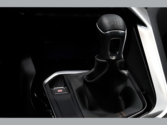 Peugeot 3008 PureTech 130 S&S Active 96 kW (130 CV) Vehículo usado en Sevilla Peugeot 3008 PureTech 130 S&S Active 96 kW (130 CV) Vehículo usado en Sevilla