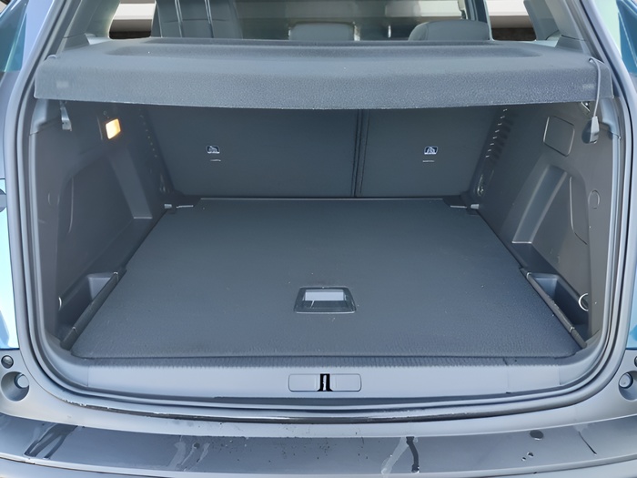 Peugeot 3008 PureTech 130 S&S Active Pack 96 kW (130 CV) Vehículo usado en Sevilla Peugeot 3008 PureTech 130 S&S Active Pack 96 kW (130 CV) Vehículo usado en Sevilla