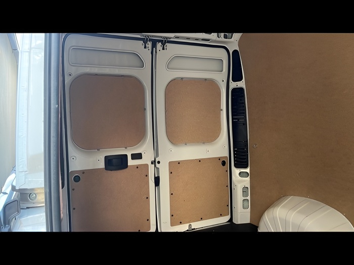 Peugeot e-Boxer Furgón Electrico 435 L2H2 Pack 37kWh 90 kW (122 CV) Vehículo usado en Sevilla Peugeot e-Boxer Furgón Electrico 435 L2H2 Pack 37kWh 90 kW (122 CV) Vehículo usado en Sevilla