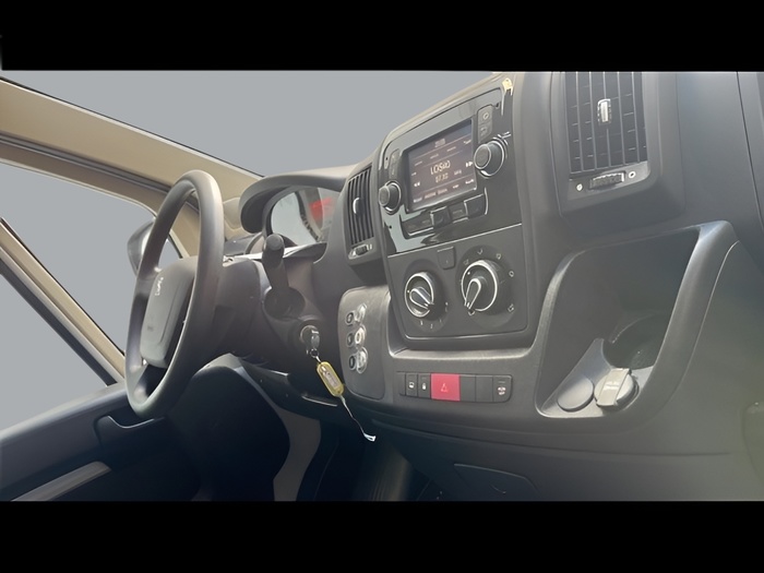 Peugeot e-Boxer Furgón Electrico 435 L2H2 Pack 37kWh 90 kW (122 CV) Vehículo usado en Sevilla Peugeot e-Boxer Furgón Electrico 435 L2H2 Pack 37kWh 90 kW (122 CV) Vehículo usado en Sevilla