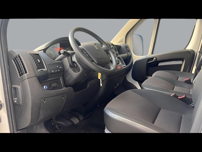 Peugeot e-Boxer Furgón Electrico 435 L2H2 Pack 37kWh 90 kW (122 CV) Vehículo usado en Sevilla Peugeot e-Boxer Furgón Electrico 435 L2H2 Pack 37kWh 90 kW (122 CV) Vehículo usado en Sevilla