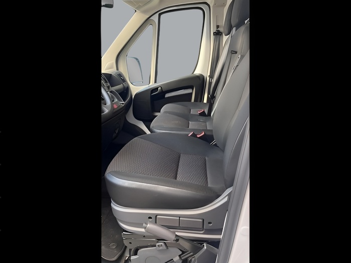 Peugeot e-Boxer Furgón Electrico 435 L2H2 Pack 37kWh 90 kW (122 CV) Vehículo usado en Sevilla Peugeot e-Boxer Furgón Electrico 435 L2H2 Pack 37kWh 90 kW (122 CV) Vehículo usado en Sevilla