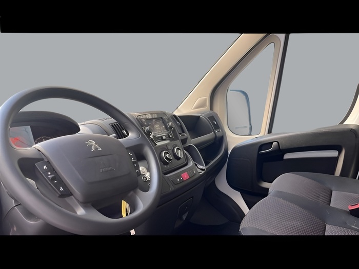 Peugeot e-Boxer Furgón Electrico 435 L2H2 Pack 37kWh 90 kW (122 CV) Vehículo usado en Sevilla Peugeot e-Boxer Furgón Electrico 435 L2H2 Pack 37kWh 90 kW (122 CV) Vehículo usado en Sevilla