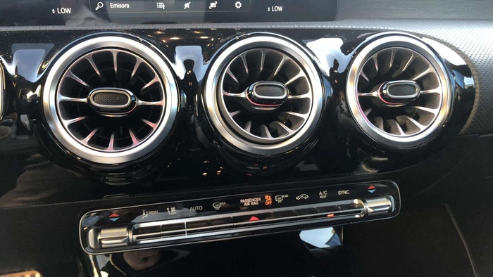 Mercedes-Benz Clase A 200 d 110 kW (150 CV) Vehículo usado en Sevilla Mercedes-Benz Clase A 200 d 110 kW (150 CV) Vehículo usado en Sevilla