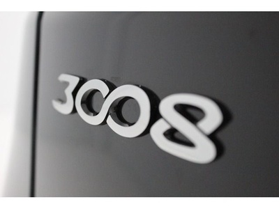 Peugeot 3008 PureTech 130 S&S Active 96 kW (130 CV) 10 Peugeot 3008 PureTech 130 S&S Active 96 kW (130 CV) 10