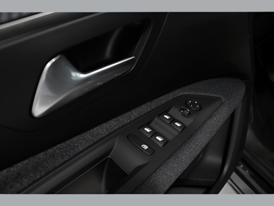 Peugeot 3008 PureTech 130 S&S Active 96 kW (130 CV) 13 Peugeot 3008 PureTech 130 S&S Active 96 kW (130 CV) 13