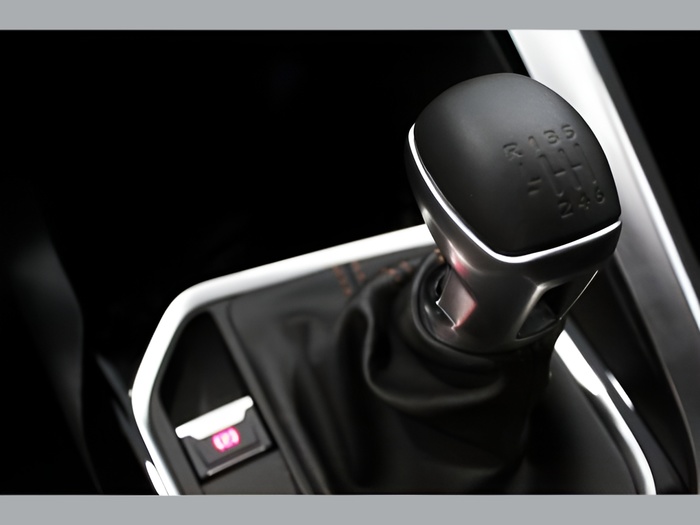 Peugeot 3008 PureTech 130 S&S Active 96 kW (130 CV) Vehículo usado en Sevilla Peugeot 3008 PureTech 130 S&S Active 96 kW (130 CV) Vehículo usado en Sevilla