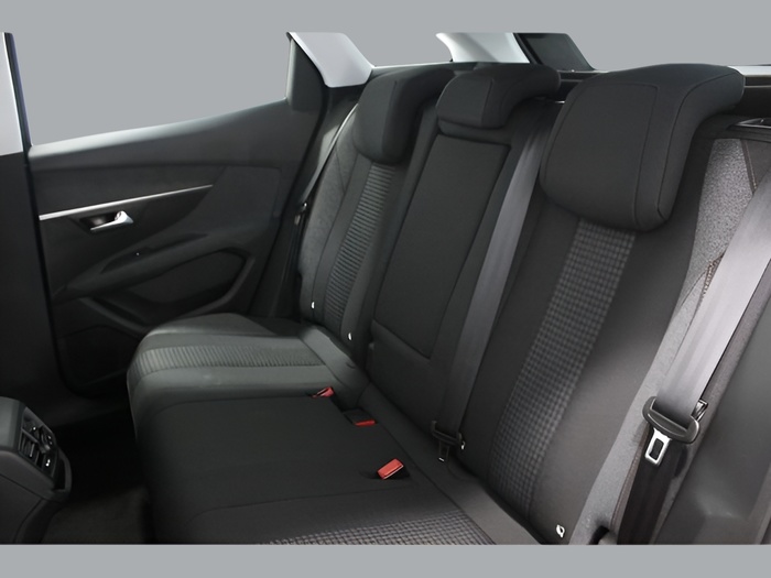 Peugeot 3008 PureTech 130 S&S Active 96 kW (130 CV) Vehículo usado en Sevilla Peugeot 3008 PureTech 130 S&S Active 96 kW (130 CV) Vehículo usado en Sevilla